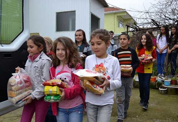 Öğrencilerden 2 ton yardım malzemesi